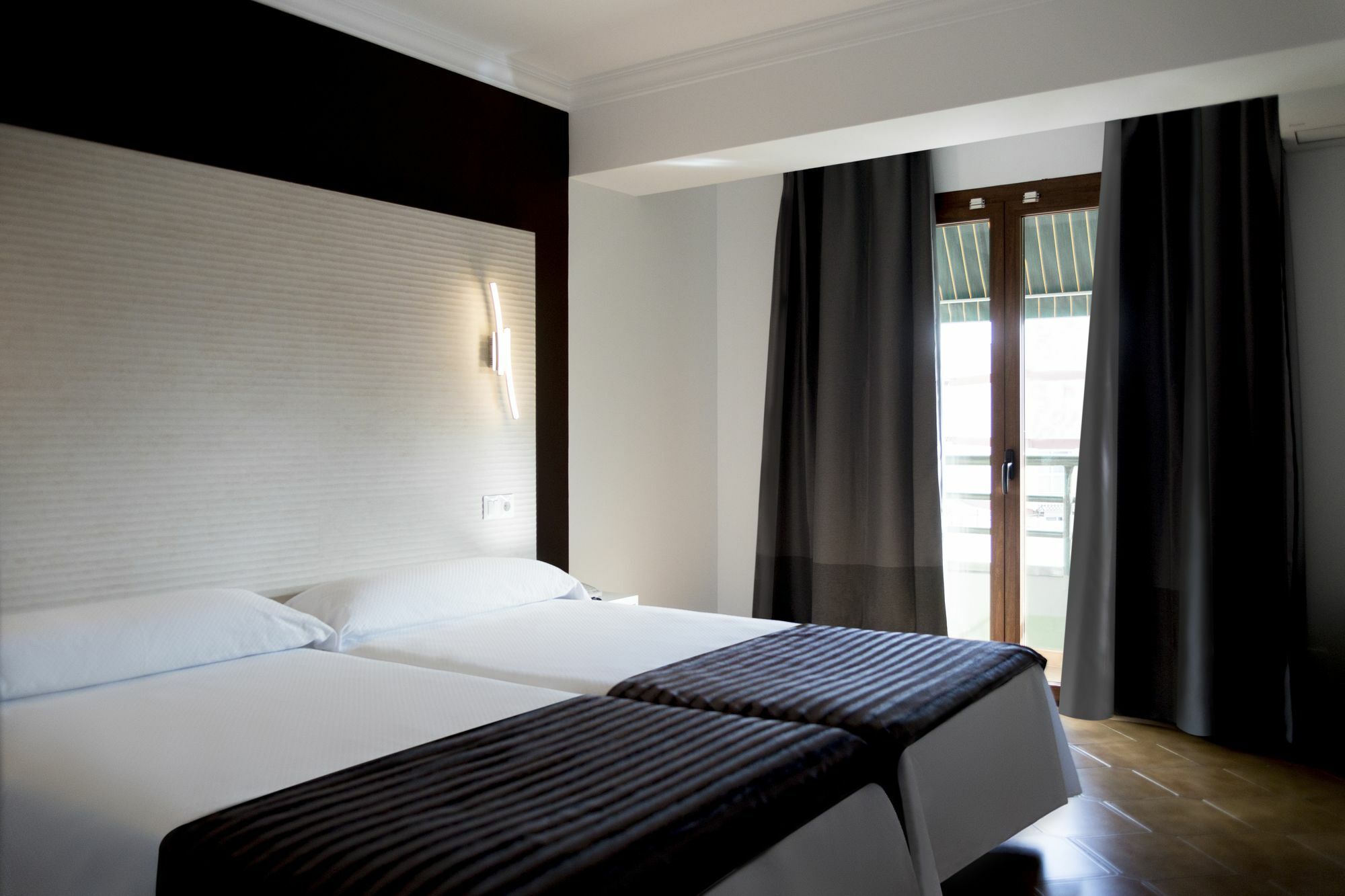 Hostal Alhambra - Adults Only Nerja Exterior photo